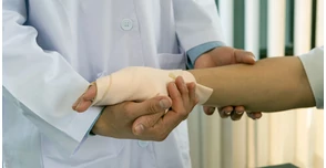 Az alginát kötszer sokoldalúsága – egyedi tulajdonságokkal rendelkező természetes anyag