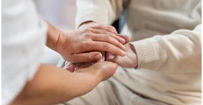 Otthoni gondoskodás, otthonápolás vagy szakorvos? Hogyan döntsünk jól egészségügyi helyzetekben