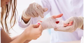 Elfertőződött seb otthoni kezelése lépésről lépésre – fertőtlenítés, sebfedés, gyakori hibák