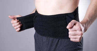 Derékmelegítő férfi vásárlóknak – kinek, mikor és miért érdemes viselni?