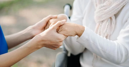 Betegápolás otthon – gyakorlati útmutató és személyes tapasztalatok családoknak