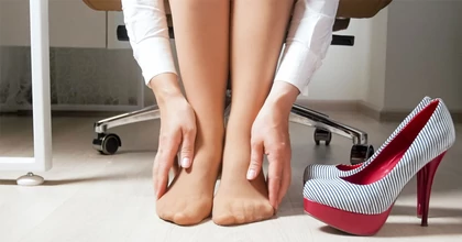 Kislábujj fájdalom okai – mikor ártalmatlan és mikor kell komolyan venni?