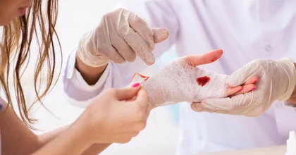 Elfertőződött seb otthoni kezelése lépésről lépésre – fertőtlenítés, sebfedés, gyakori hibák